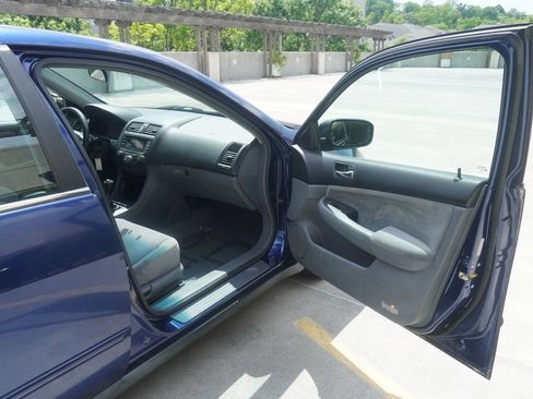 Used 2004 Honda Accord LX image 36