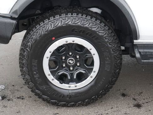 New 2025 Ford Bronco Outer Banks w/ Sasquatch Package image 13