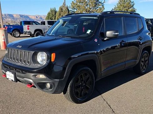 Used 2018 Jeep Renegade Trailhawk w/ UConnect 8.4 Nav Group image 8
