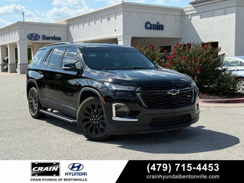 Used 2023 Chevrolet Traverse RS FWD image 1