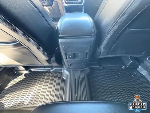 Used 2022 Ford Explorer XLT w/ Equipment Group 202A image 25