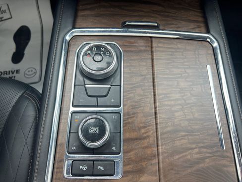 Used 2019 Ford Expedition Platinum image 19