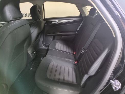 Used 2018 Ford Fusion SE w/ Fusion SE Technology Package FWD image 23