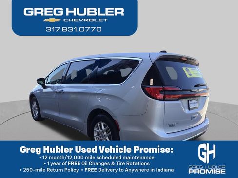 Used 2024 Chrysler Pacifica Touring-L FWD image 10