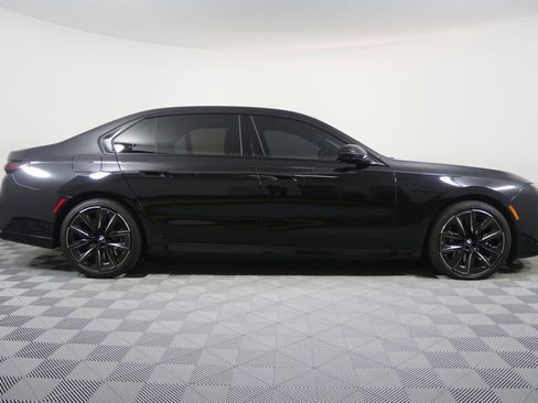 Certified 2023 BMW 760i xDrive image 2