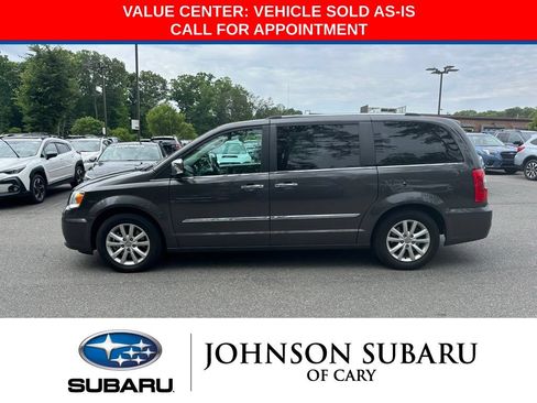 Used 2015 Chrysler Town & Country Limited Platinum FWD image 6