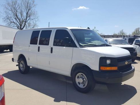 Used 2016 Chevrolet Express 2500 image 5