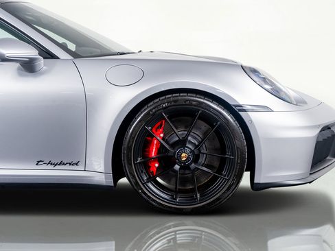 Used 2025 Porsche 911 Carrera 4 GTS image 6