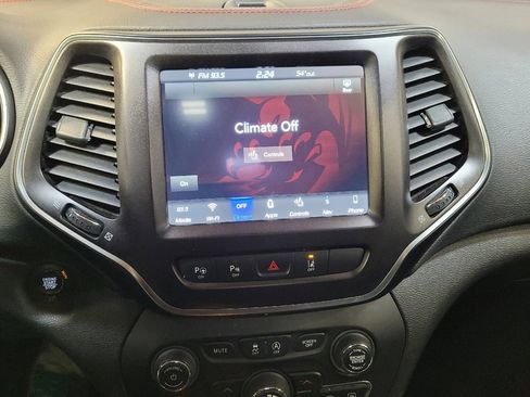 Used 2019 Jeep Cherokee Trailhawk image 25