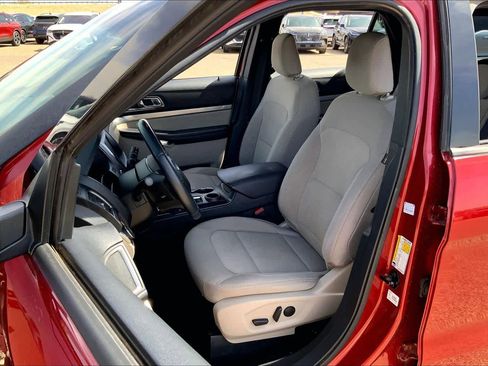 Used 2019 Ford Explorer XLT w/ Equipment Group 201A FWD image 8