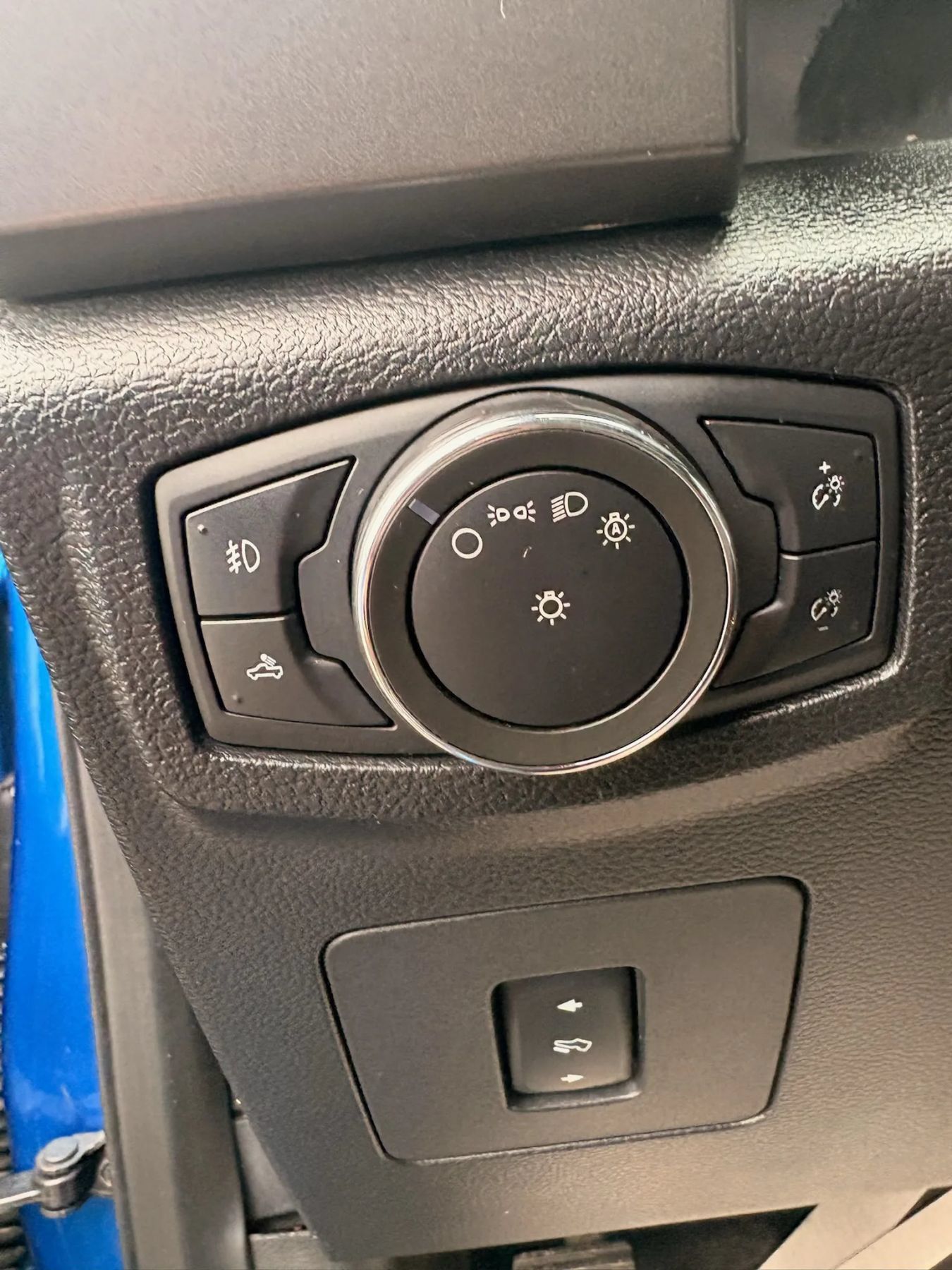 Used 2015 Ford F150 XLT w/ Equipment Group 302A Luxury AWD/4WD image 15