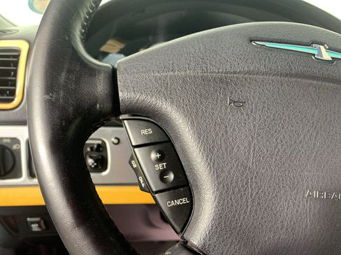 Used 2004 Ford Thunderbird image 19