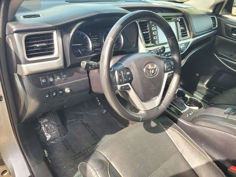 Used 2018 Toyota Highlander Limited Platinum AWD/4WD image 12