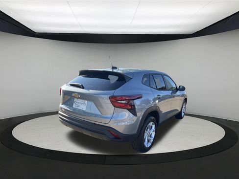 New 2026 Chevrolet Trax LS w/ LS Convenience Package FWD image 5