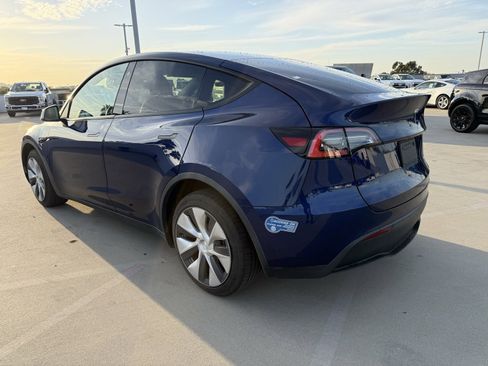 Used 2021 Tesla Model Y Long Range image 2