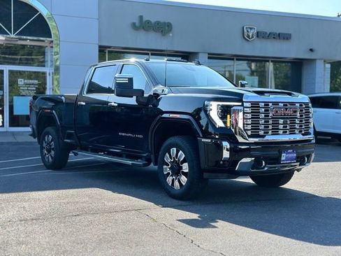 Used 2024 GMC Sierra 3500 Denali w/ Denali Reserve Package AWD/4WD image 7