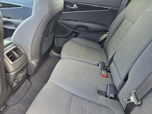Used 2020 Kia Sorento S image 27