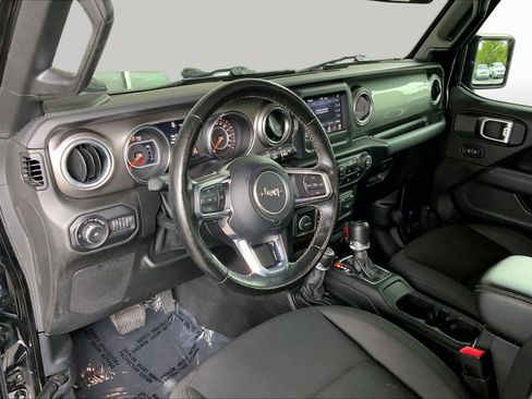 Used 2020 Jeep Wrangler Unlimited Sahara w/ Cold Weather Group AWD/4WD image 18