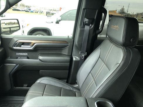 Used 2024 Chevrolet Silverado 1500 High Country w/ High Country Premium Package image 23