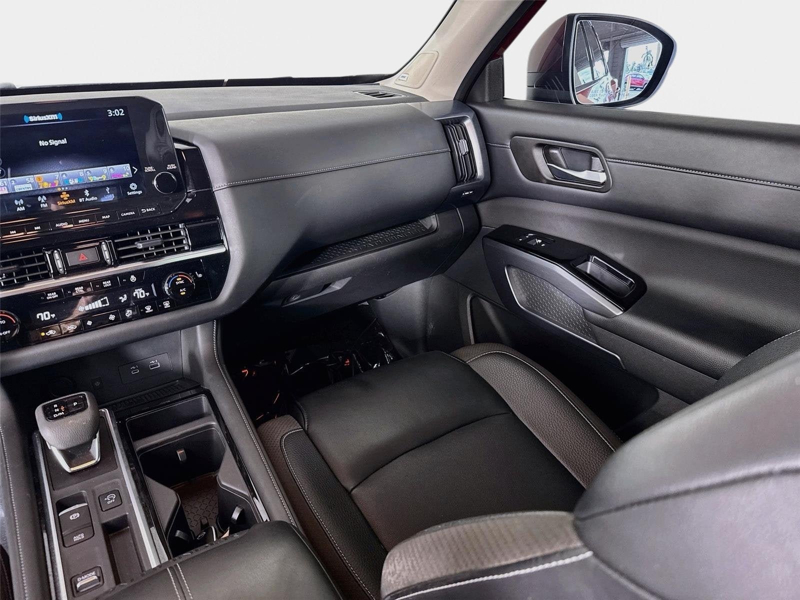 Used 2024 Nissan Pathfinder SL w/ SL Premium Package FWD image 25