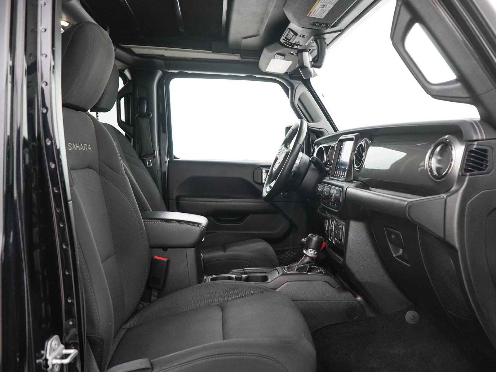 Used 2019 Jeep Wrangler Unlimited Sahara w/ Uconnect 4C Nav & Sound Group AWD/4WD image 12
