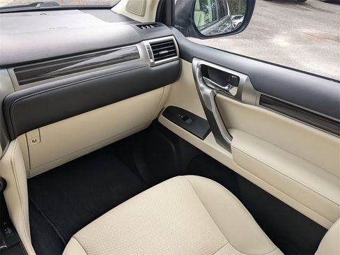 Used 2023 Lexus GX 460 Premium image 17
