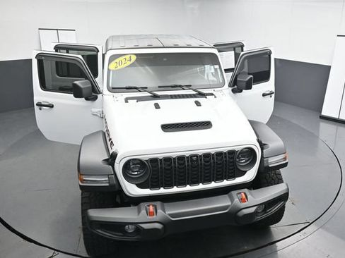 Used 2024 Jeep Gladiator Mojave w/ Technology Group AWD/4WD image 31