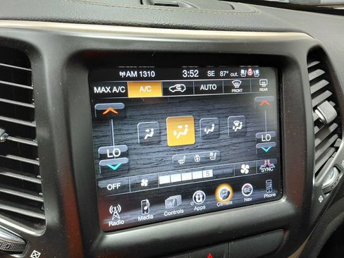 Certified 2016 Jeep Cherokee Limited w/ Luxury Group AWD/4WD image 38