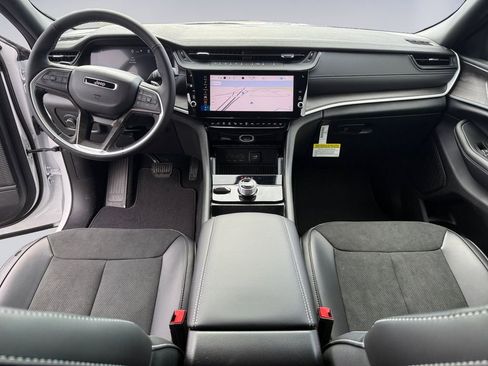 New 2026 Jeep Grand Cherokee Altitude image 12