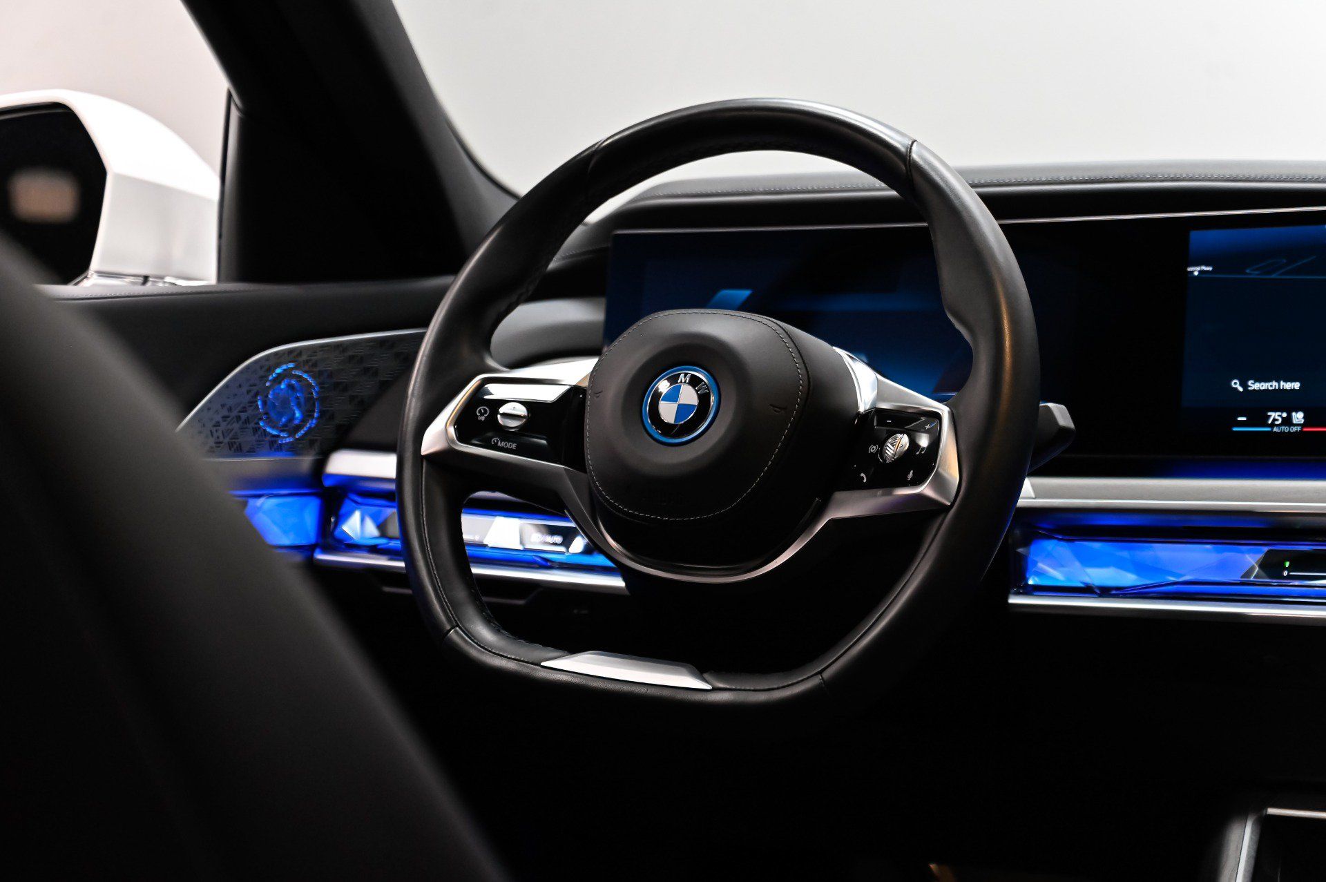 Used 2023 BMW i7 xDrive60 AWD/4WD image 34