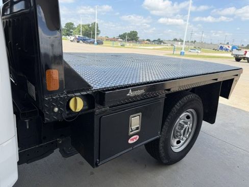 Used 2021 Ford F250 XL w/ Power Equipment Group RWD image 5