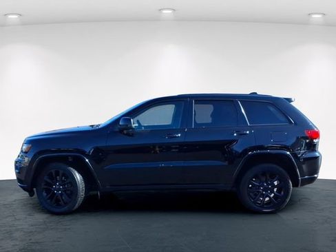 Used 2020 Jeep Grand Cherokee Altitude image 3