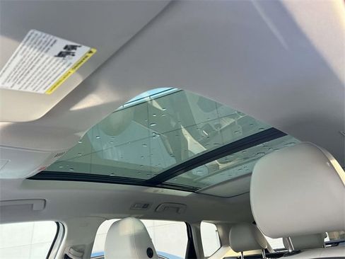 Used 2025 Volkswagen Taos SE image 21