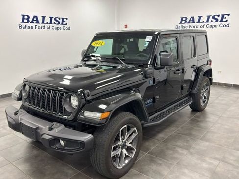 Used 2024 Jeep Wrangler Unlimited w/ Convenience Group AWD/4WD image 12