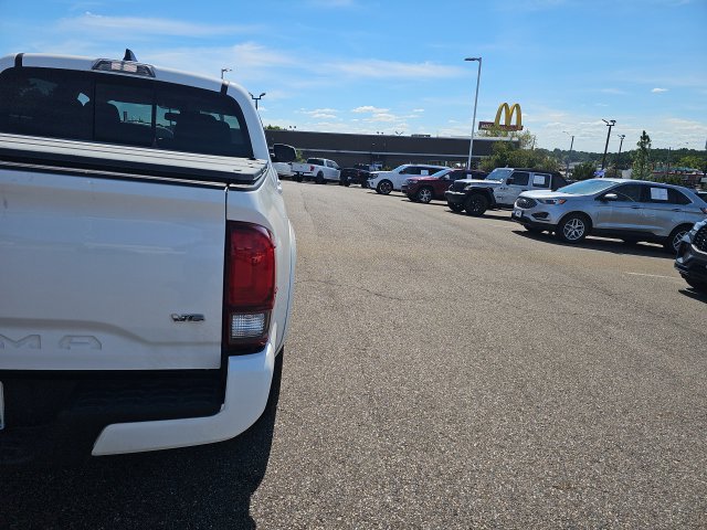 Used 2023 Toyota Tacoma SR5 w/ Technology Package AWD/4WD image 7