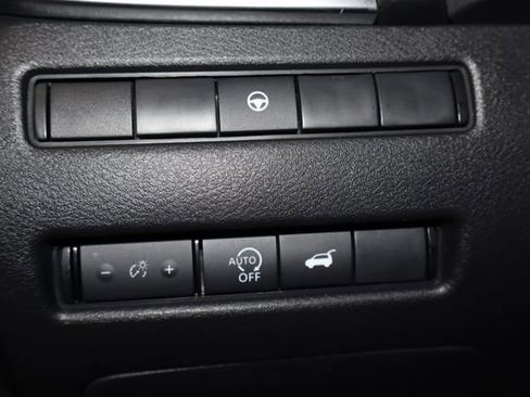 Used 2024 Nissan Rogue SV image 18