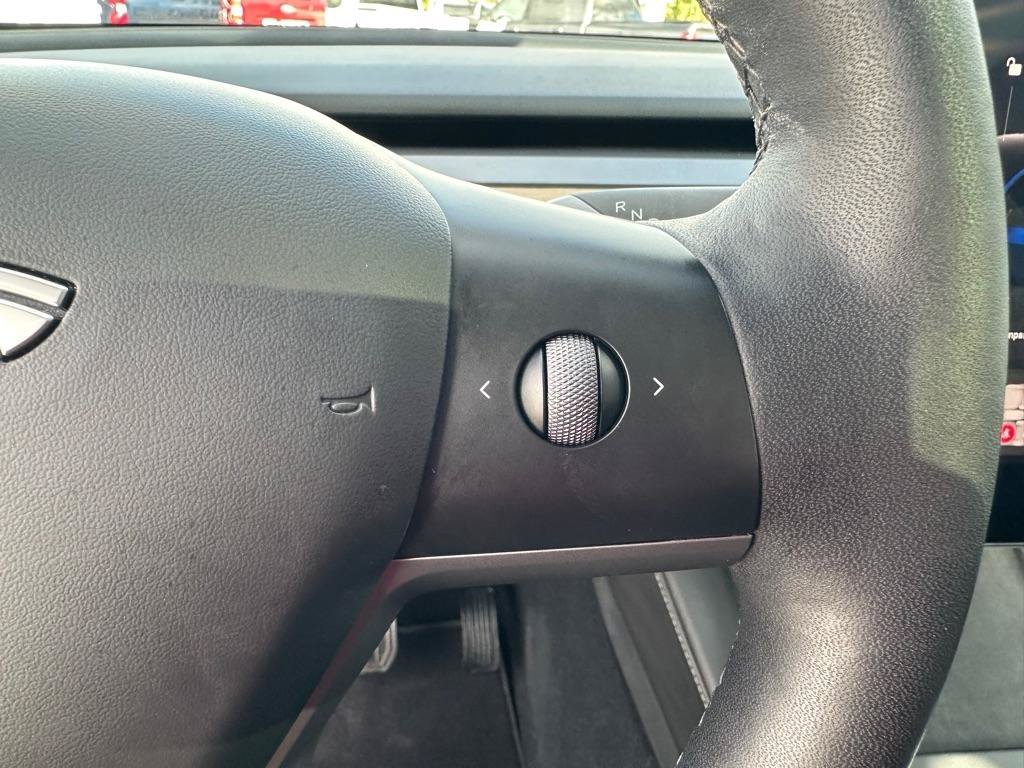 Used 2024 Tesla Model Y 2WD image 17