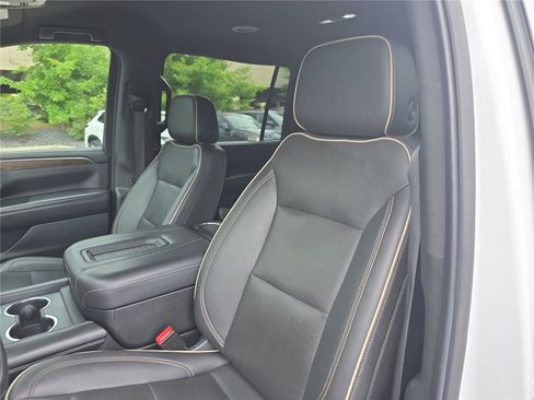 Used 2022 Chevrolet Suburban Premier AWD/4WD image 20