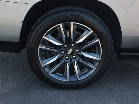 Used 2023 Cadillac Escalade ESV Sport Platinum w/ Heavy-Duty Trailer Package AWD/4WD image 11