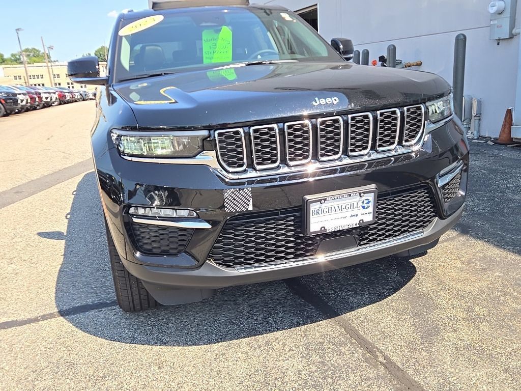 Used 2023 Jeep Grand Cherokee Limited AWD/4WD image 3