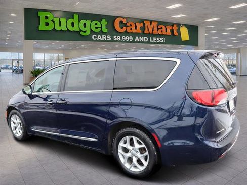 Used 2017 Chrysler Pacifica Touring-L w/ Tire & Wheel Group image 5
