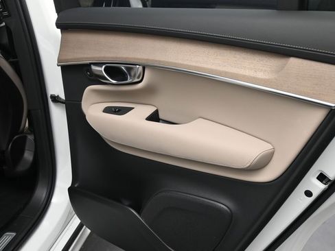 New 2026 Volvo XC90 B6 Plus w/ Protection Package Premier image 17