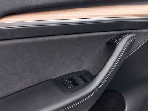 Used 2023 Tesla Model Y 2WD image 29