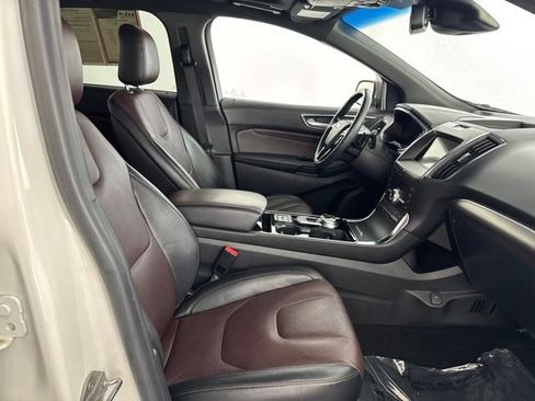 Used 2020 Ford Edge Titanium w/ Equipment Group 301A AWD/4WD image 22