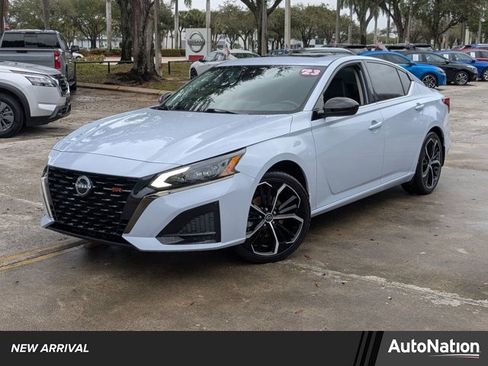 Used 2023 Nissan Altima 2.5 SR w/ SR Premium Package image 1