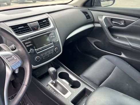 Used 2017 Nissan Altima 2.5 SR w/ Midnight Edition Package FWD image 19