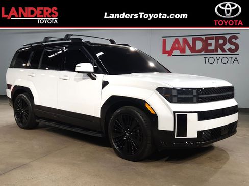 Used 2025 Hyundai Santa Fe Calligraphy image 1