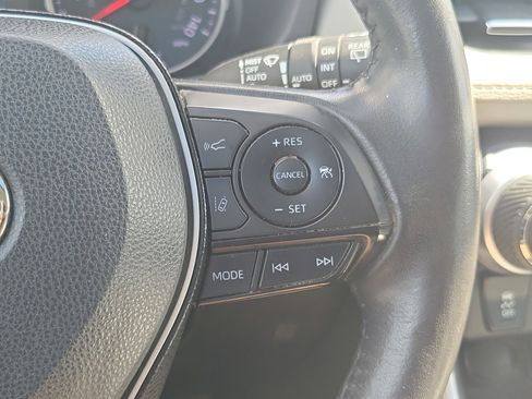 Used 2019 Toyota RAV4 XLE Premium w/ Cold Weather Package AWD/4WD image 25