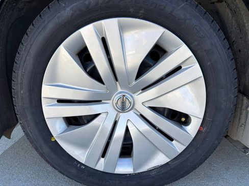 Used 2022 Nissan Leaf S image 8