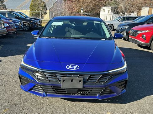 Used 2025 Hyundai Elantra SEL image 2